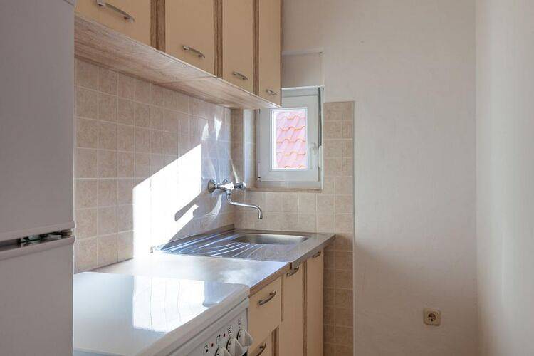 Ganze Wohnung, Apartments Nena (St) - One Bedroom Apartment with Balcony and Sea View (A1) in Pisak, Omis-Riviera