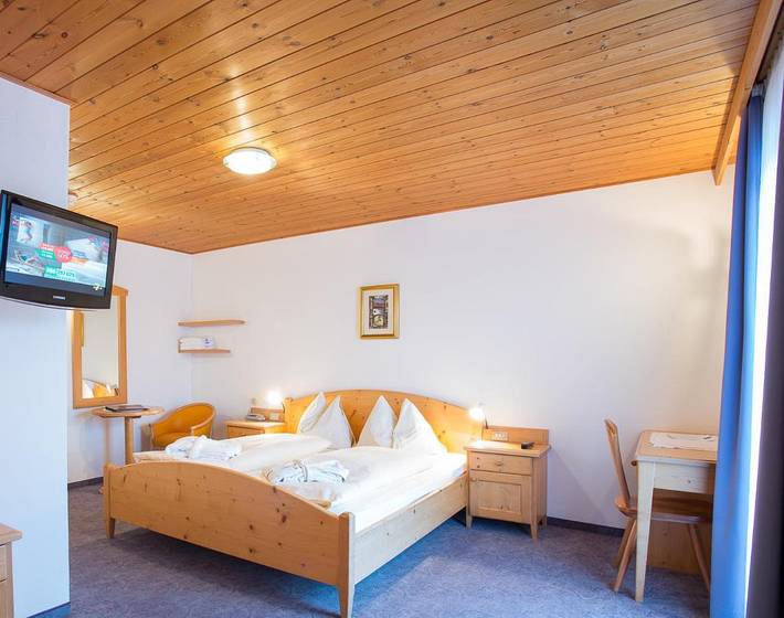 Hotel für 5 Personen, mit Terrasse und Whirlpool sowie Garten und Kinderpool in Deutschnofen - 4