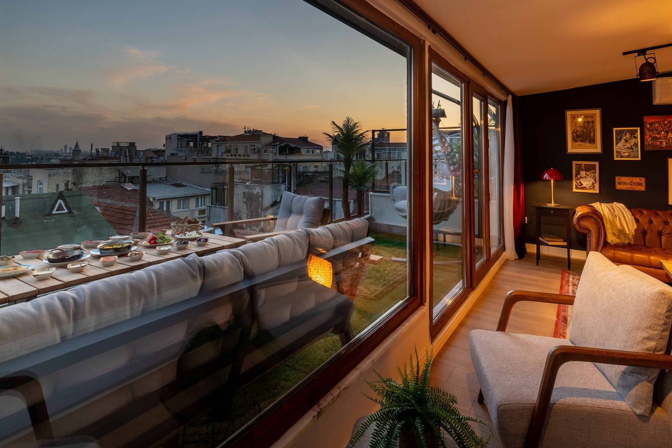 Ganze Ferienwohnung, 2 Bedrooms  With Huge Terrace& Bosphorus View in Beyoğlu, Istanbul