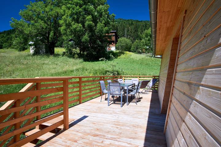 Ganze Wohnung, Ferienwohnung 'Le Lys Martagon' mit Bergblick, privater Terrasse und Wi-Fi in Saint-Pierre-d'Entremont, Isère