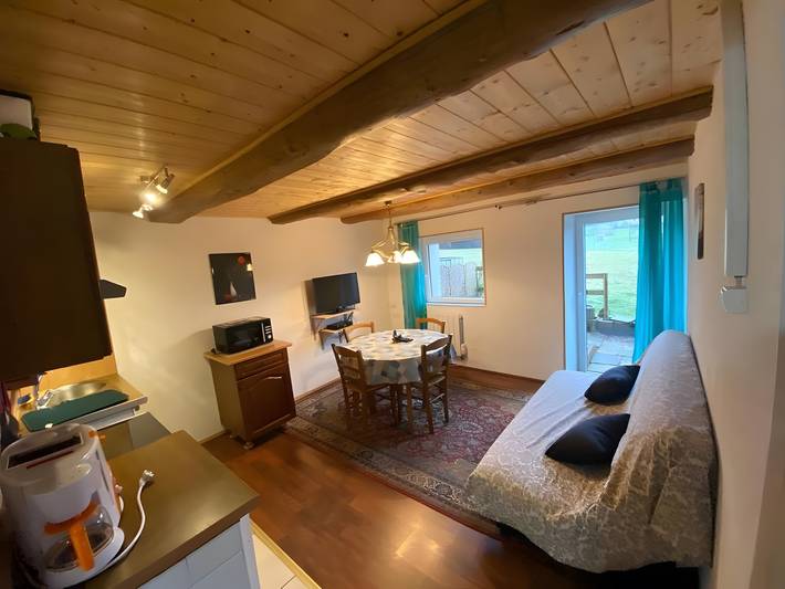 Appartement entier, Maison Du Bonheur - Appartement : Vue Montagne, Terrasse Privée et Wi-Fi in Xertigny, Région d'Épinal