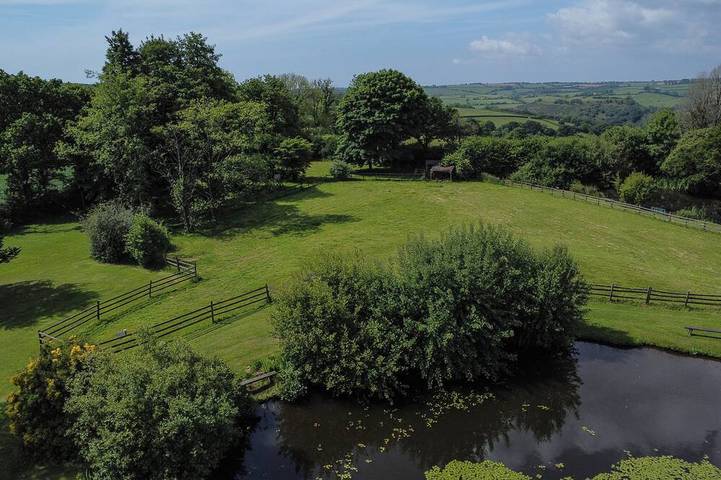 Cottage for 16 people, with Hot tub and Terrace as well as Garden in Cornwall