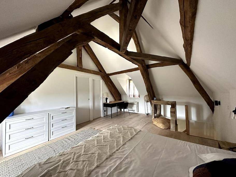 Five-Bedroom House in Sury-aux-Bois, Région d'Orléans
