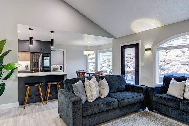 Vacation rental for 12 people, with yard in Cedar City