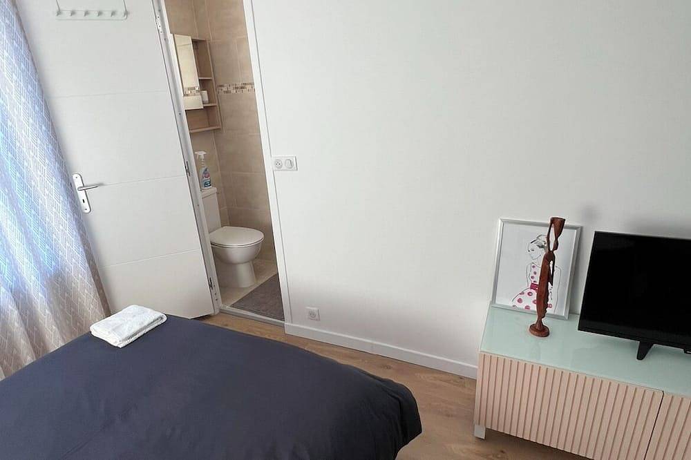 1 Bedroom Private vacation home in Issy-les-Moulineaux in Issy-les-Moulineaux, Hauts-de-Seine