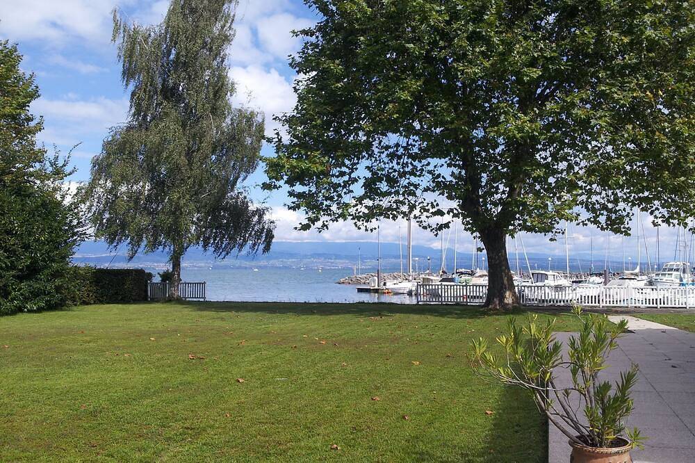 Maison Pieds Dans L'Eau in Sciez, Région de Thonon-les-Bains