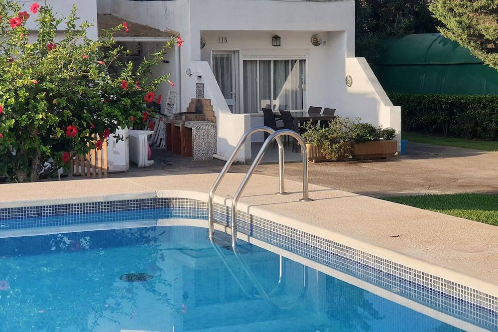 Entire apartment, Ground floor with garden and barbecue, 5 minutes from the beach in Alcúdia, North Majorca