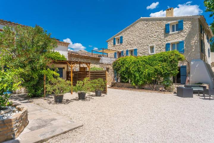 Maison d’hôte pour 2 personnes, avec Terrasse et Jardin ainsi que Piscine et Vue à Pernes-les-Fontaines