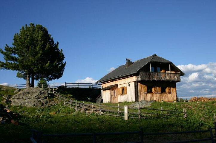 Chalet für 6 Personen, mit Balkon und Terrasse sowie Garten und Seeblick in Kärnten