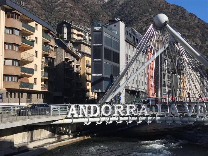 Appartement de vacances pour 4 personnes, avec Terrasse ainsi que Bassin pour enfant et Vue à Andorre-la-Vieille