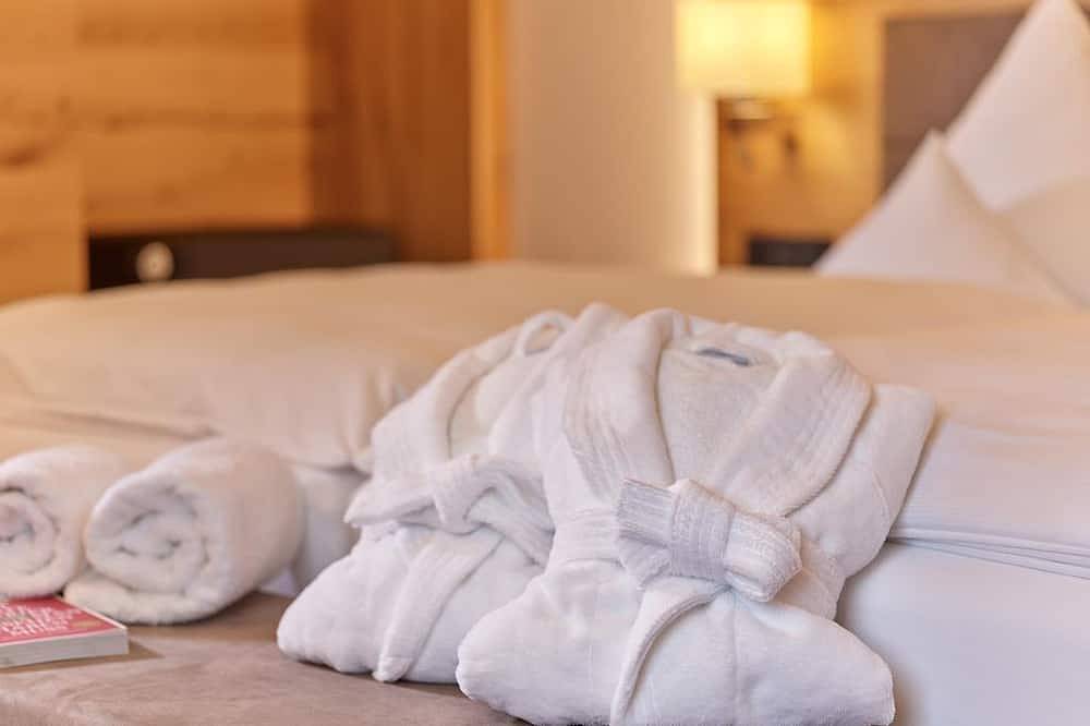 Tweepersoonskamer Douche / Wc Herrenberger Tweepersoonskamer - Hotel-Weingut Weis in Trier, Moseleifel