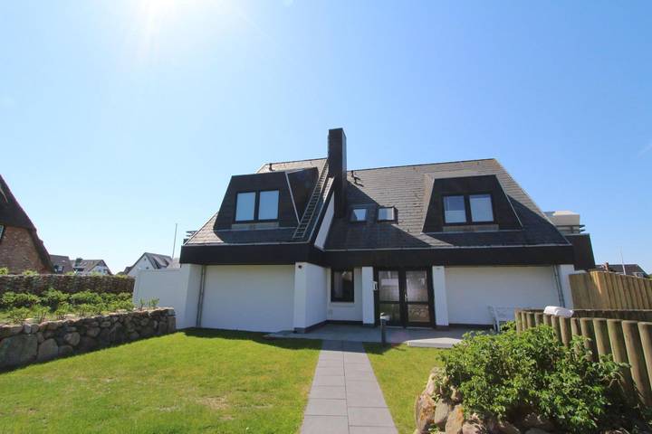 Ganze Wohnung, Helle Ferienwohnung im Herzen Wenningstedts nahe der pulsierenden Kurpromenade. in Nordfriesische Inseln (Schleswig-Holstein) (Schleswig-Holstein), Wenningstedt