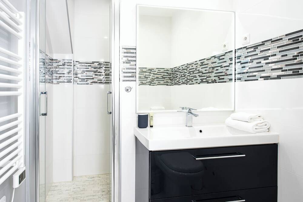 Entire apartment, T2 Apartement Serenite Gare St Jean in Bordeaux, Bordeaux region