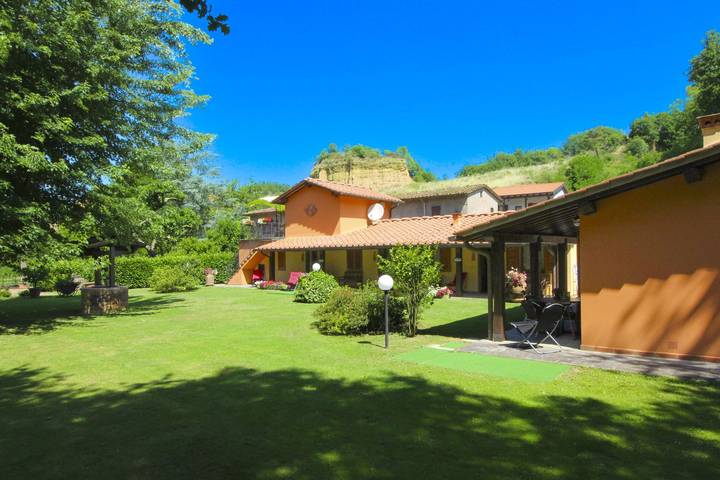 Villa für 10 Personen, mit Terrasse und Garten sowie Pool in der Toskana - 2