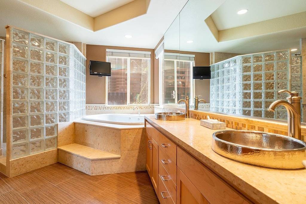 Das Paradies wartet! Nur wenige Schritte vom See entfernt, 180-Grad-Blick! in Truckee, Donner Lake