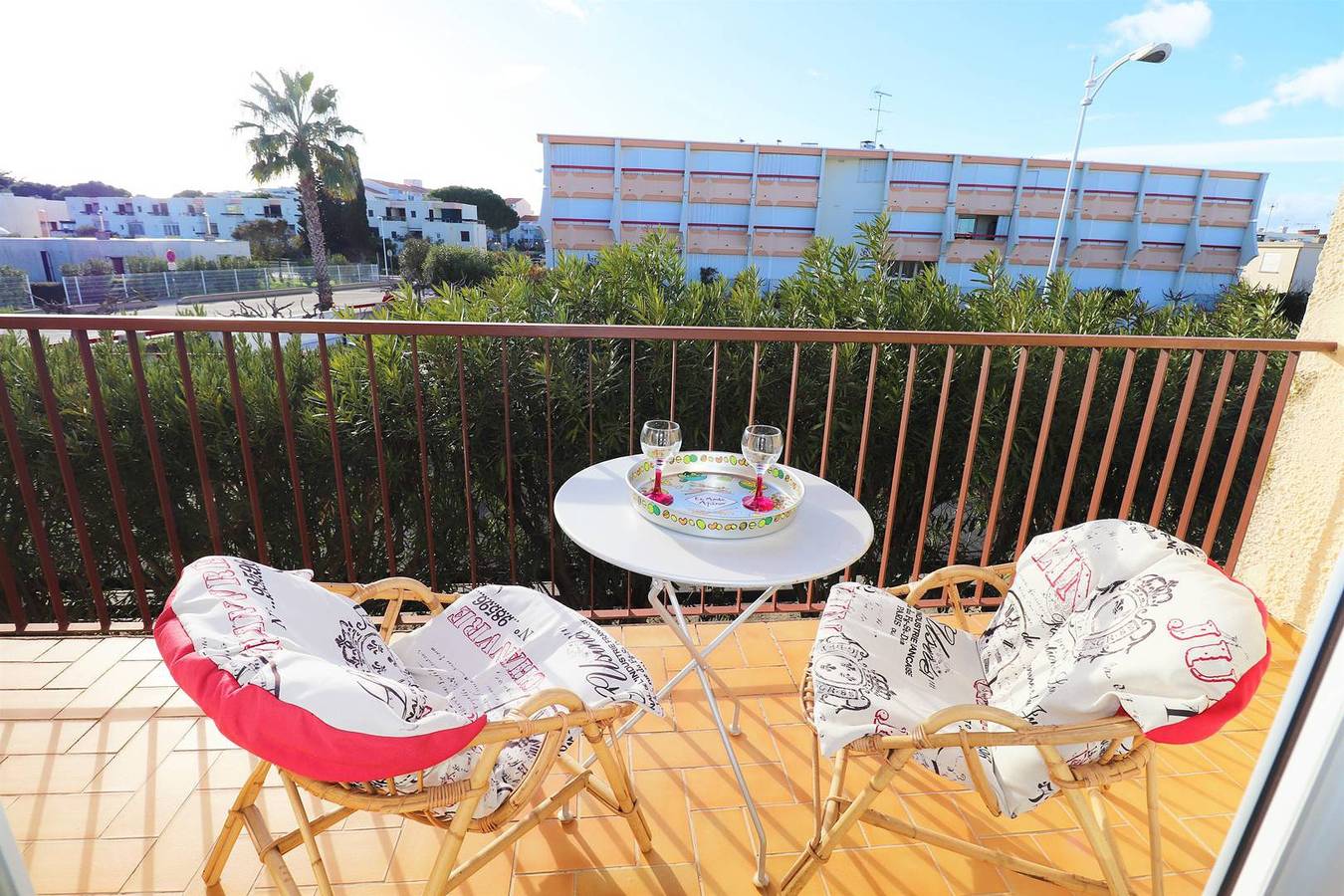 Studio entier, Grand studio 4 personnes 350m mer clim parking in Le Grau-du-Roi, Côte d'Améthyste