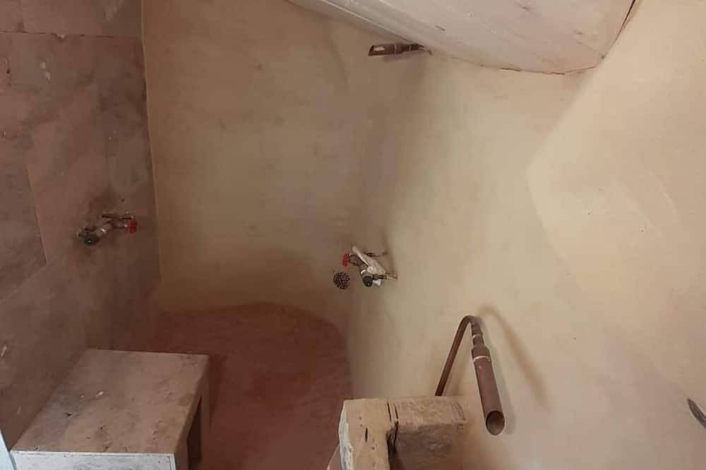 Maison Terre Cabanes de Fallot / sauna - cold bath / shared natural swimming pool in L'Isle-Bouzon, Gers