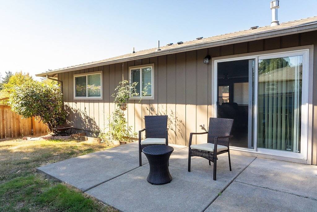 Ganze Wohnung, Helle * Private * Stilvolle 2Br Wohnung mit umzäuntem Hof in der Nähe des Washington Square in Tigard, Washington County (OR)