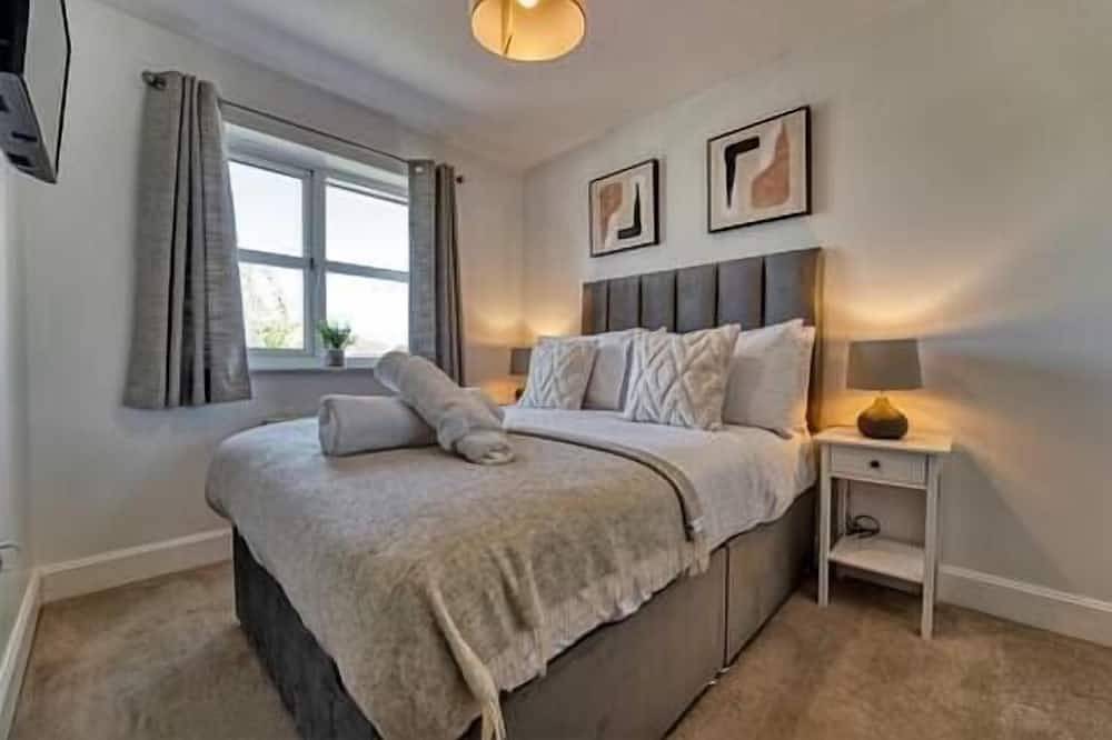 Whiskawayhomes - Walkers Lane - Family Home in Worcestershire