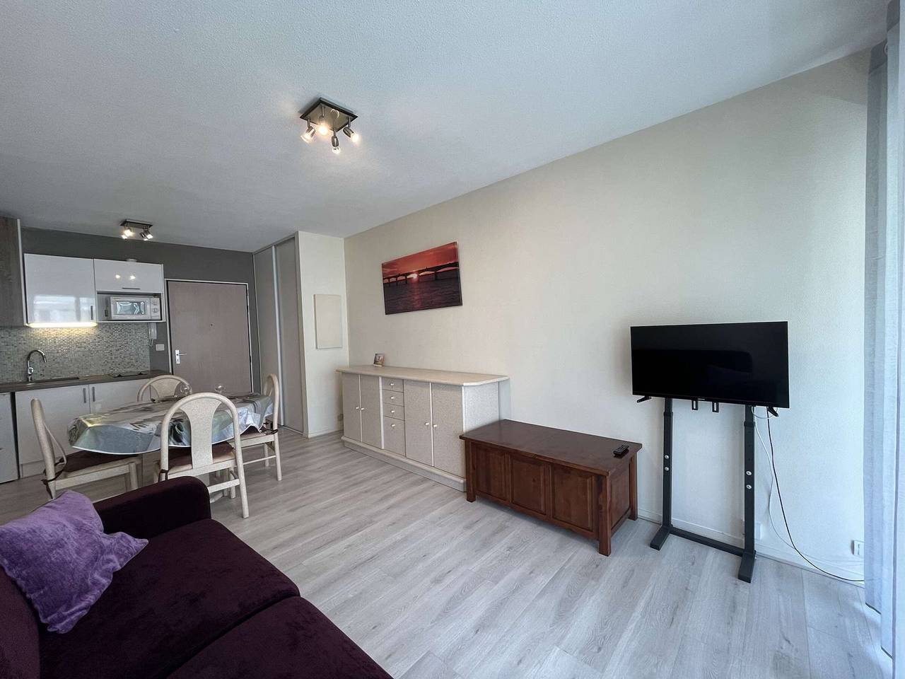 Apartamento entero, Estudio acogedor cerca de la playa con balcón y aparcamiento en La Rochelle in La Rochelle, Región de La Rochelle