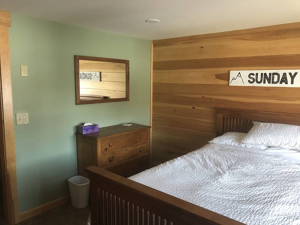 4 season lakefront house on Twitchell Pond, private dock- near skiing in Oxford County