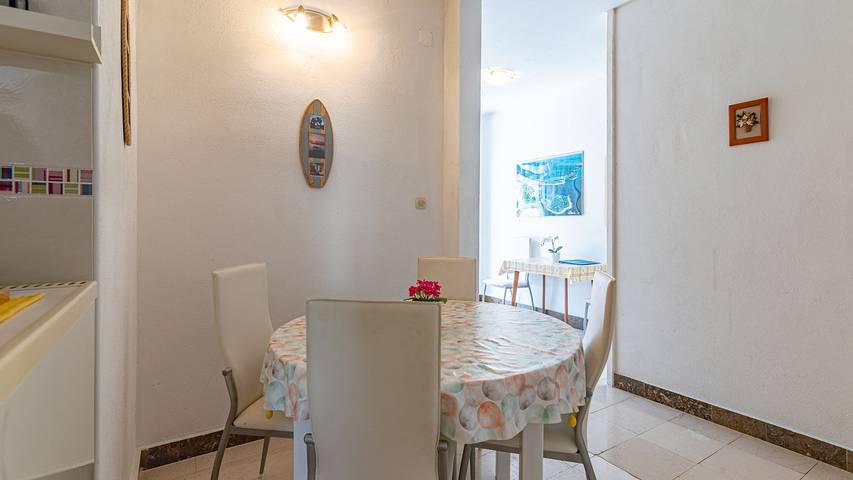 Gîte pour 4 personnes, avec terrasse, animaux acceptés à Jelsa - 2