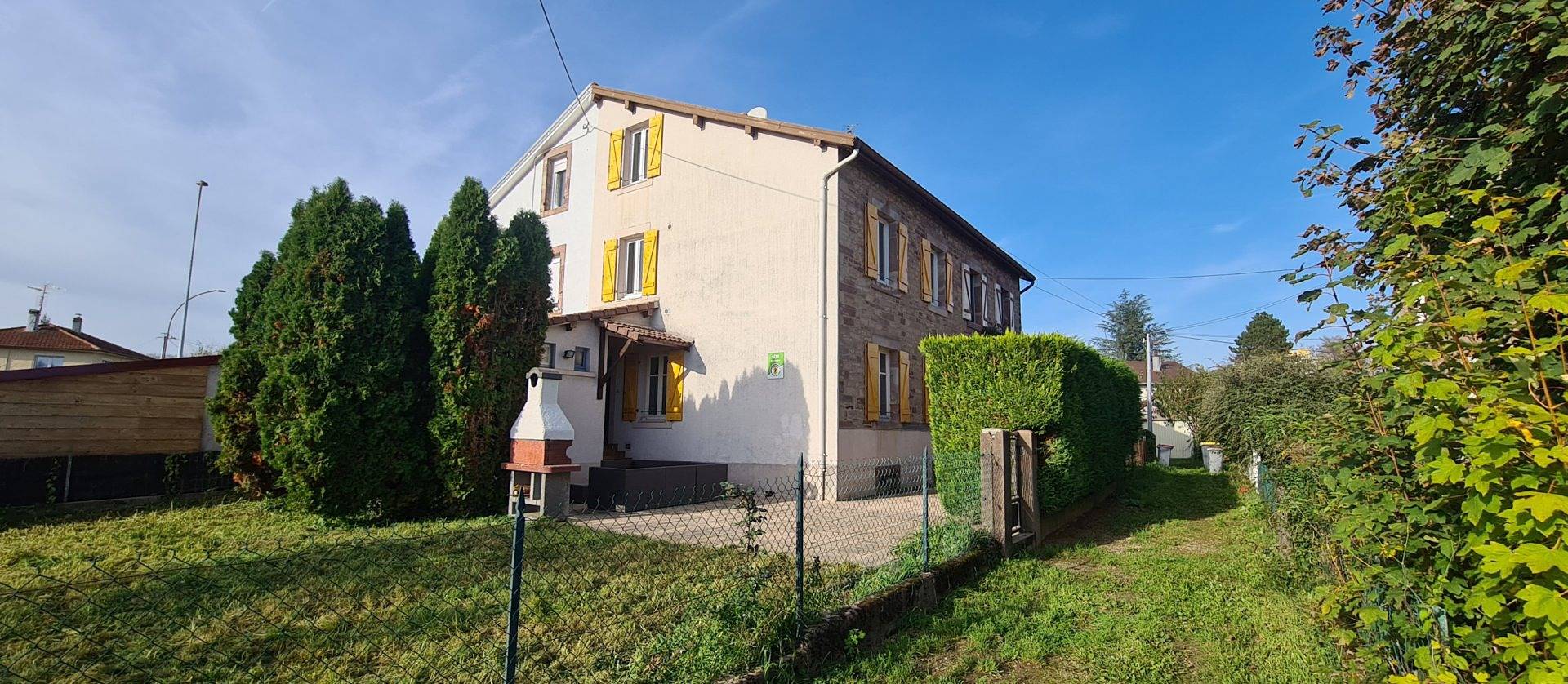 Gîte Lesmax, 90 m², avec jardin et garage in Luxeuil-les-Bains, Haute-Saône