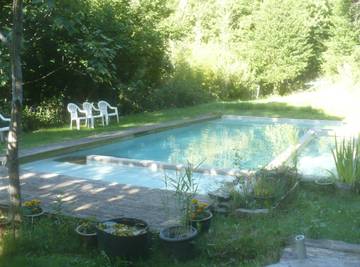 Gîte pour 4 personnes, avec jardin ainsi que piscine et terrasse dans Lozère
