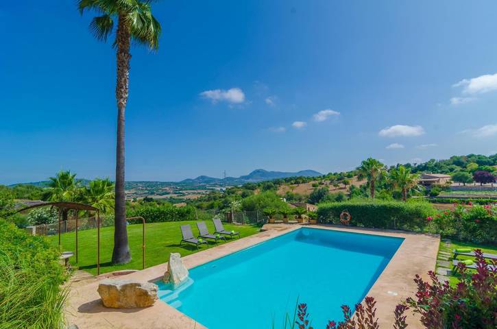 Villa for 8 people, with terrace and view as well as garden and pool - 1