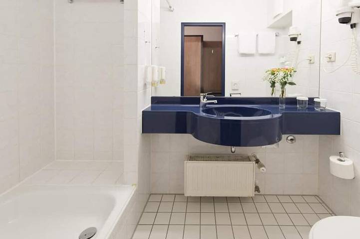 Comfortable Double Room | Great Base for Exploring the Rhine Region in Monheim am Rhein, Kreis Mettmann