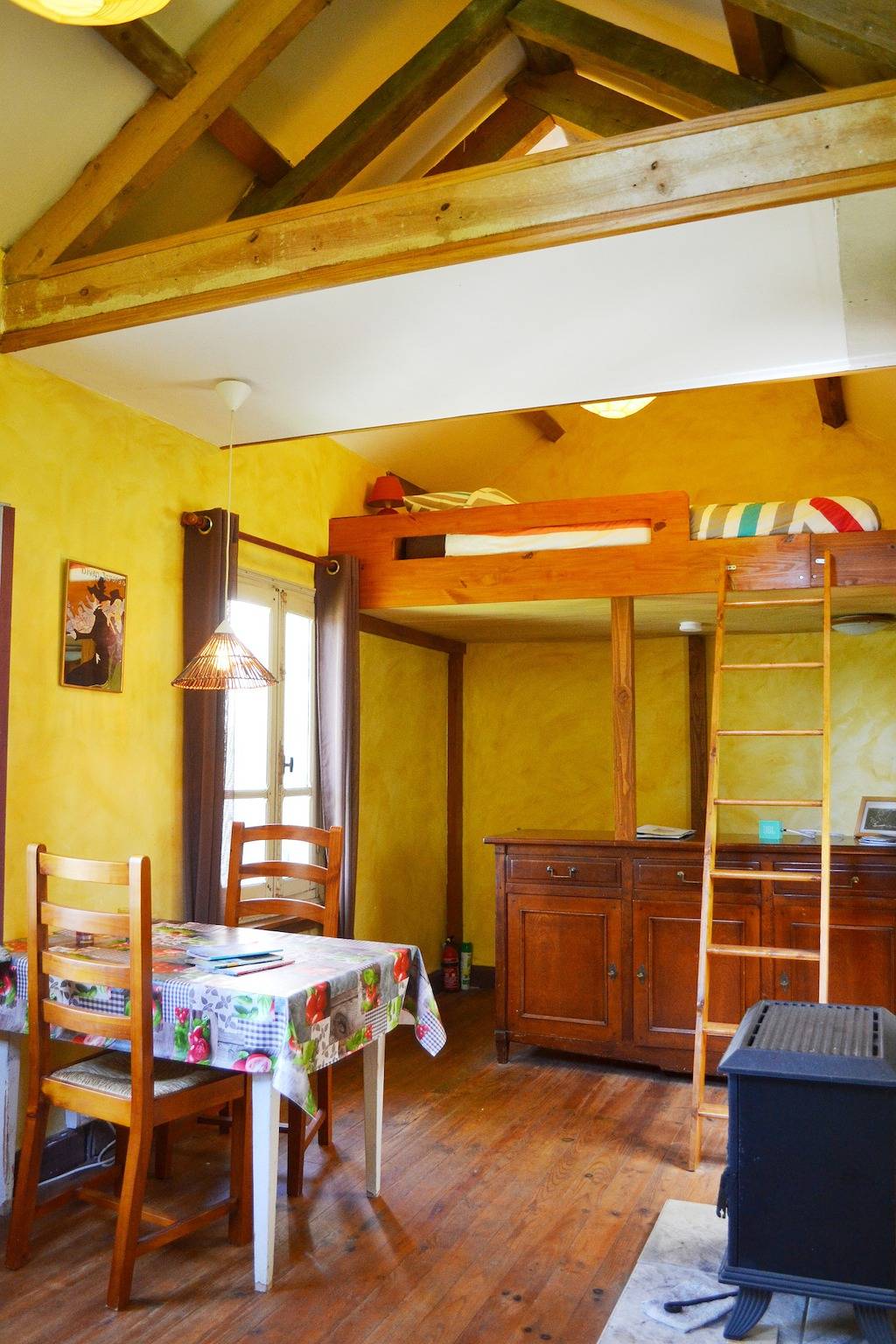 La Petite Maison Bleue au Viaduc des Fades in Les Ancizes-Comps, Puy-de-Dôme