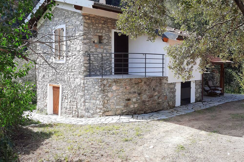 House by the River, fantastic rustic in nature in Airole, Ligurische Alpen