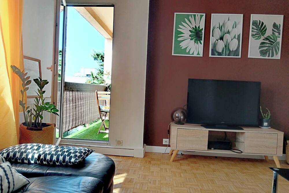 Appartement entier, Le grand Paris. Parking, balcon et Metro in Bondy, Seine-Saint-Denis