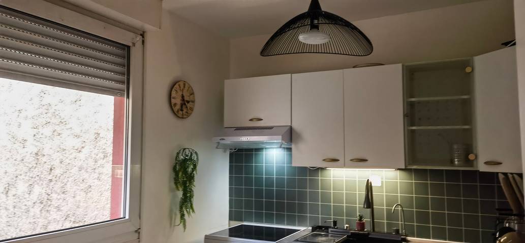 Appartement entier, Appartement "Oasis T3" avec terrasse partagée, jardin privé et Wi-Fi in Villeurbanne, Lyon et ses environs