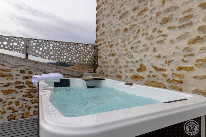 Gîte pour 2 personnes, avec terrasse et jacuzzi, animaux acceptés à Mirepoix