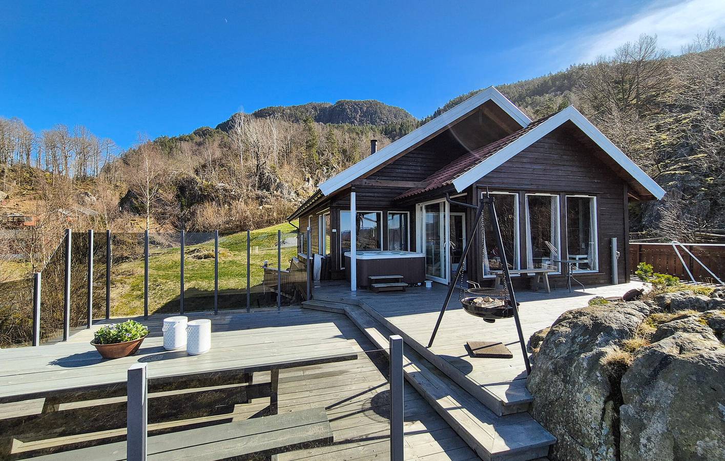 Ferienhaus für 8 Personen mit Garten in Suldal