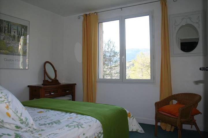 Gîte pour 5 personnes, avec terrasse et jardin à Saint-Étienne-de-Gourgas - 4