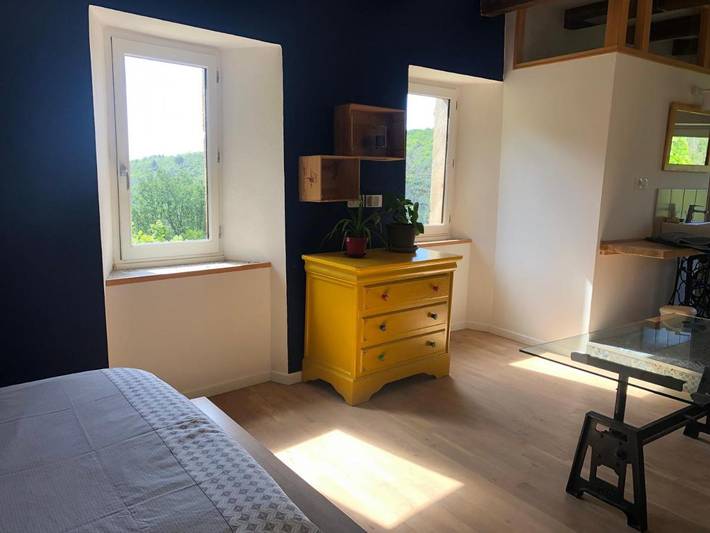 Location de vacances pour 2 personnes, avec vue ainsi que jardin et terrasse, animaux acceptés à Vals-les-Bains - 3