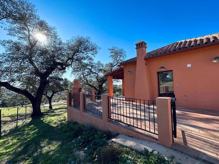 Casa de vacaciones para 6 personas, con Balcón y Terraza además de Jardín y Piscina en Aracena