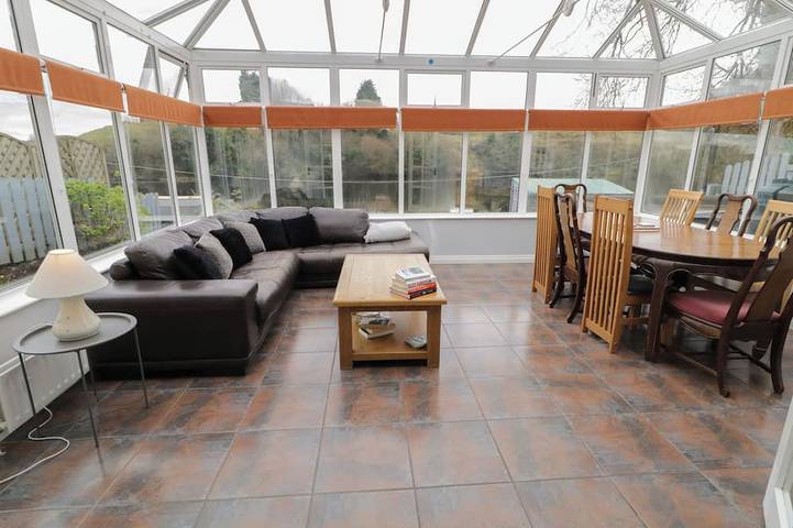 2 Carlton Cottage, pet friendly, with open fire in Enniskillen in Grafschaft Fermanagh