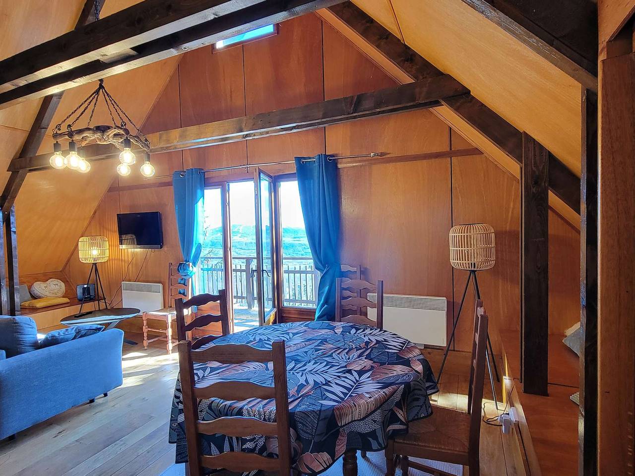 Chalet für 5 Personen, nahe Ski und Wandern, Südbalkon, Tv, Waschmaschine in Saint-Michel-de-Chaillol, Nationalpark Écrins
