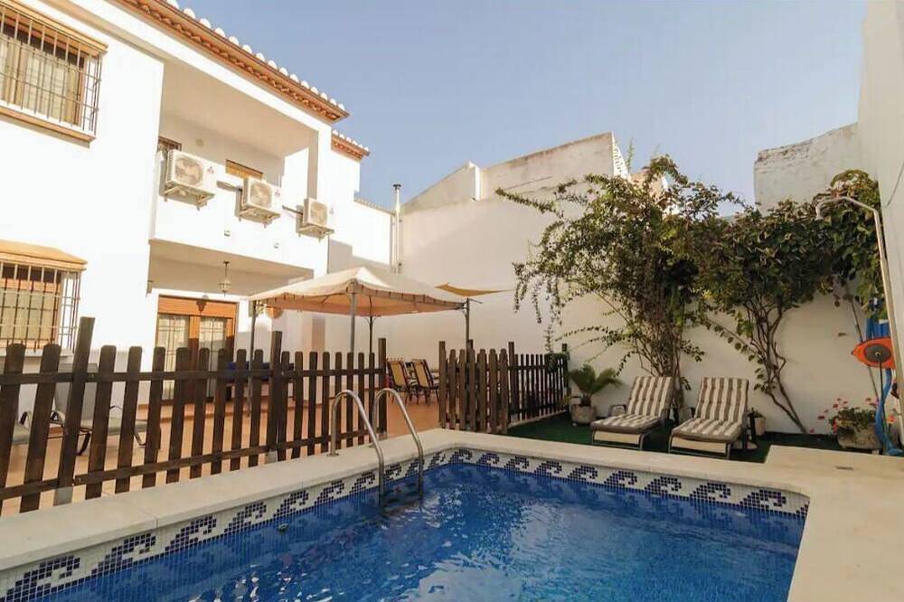 Casa rural con piscina propia de agua salada, patio propio y con barbacoa. in Casabermeja, Provincia de Málaga
