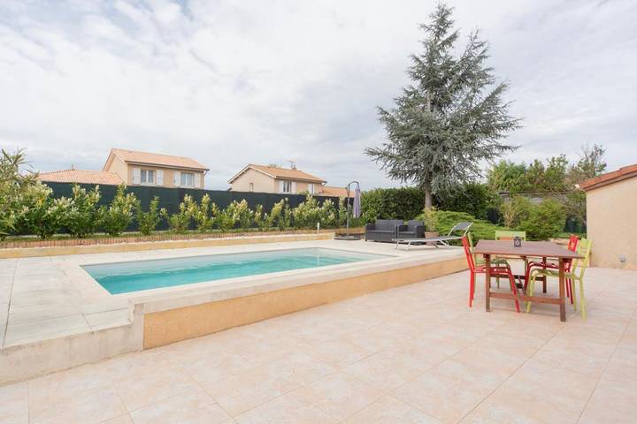 Location de vacances pour 6 personnes, avec jardin ainsi que terrasse et piscine à Belleville - 2