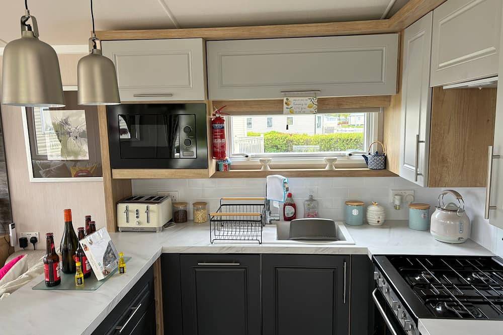 3 bed Caravan - Sleeps 8 - Pets - Parking in Ingoldmells, Lincolnshire
