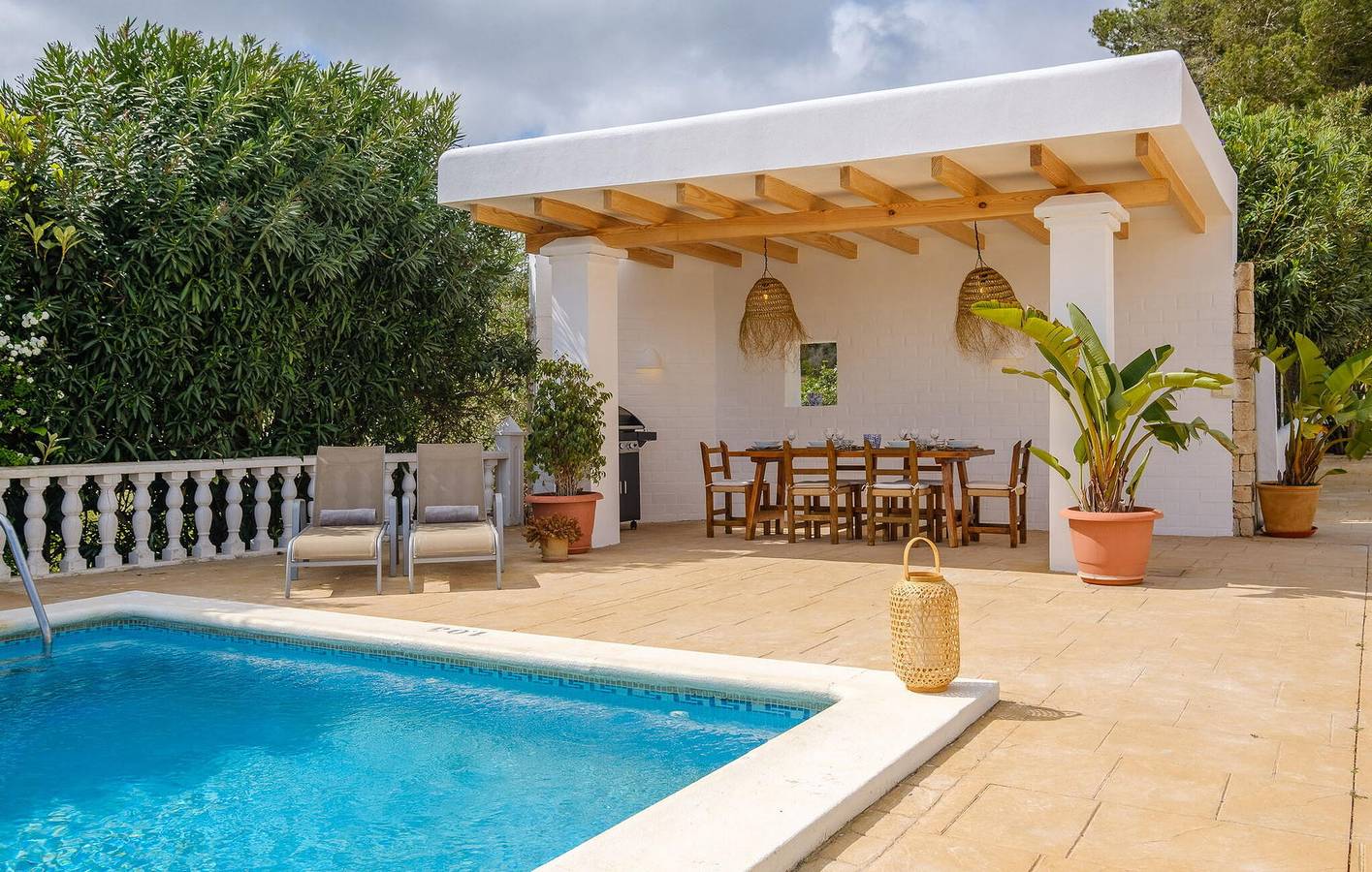 Modernes Apartment mit Terrasse, Pool und Parkplatz in der Nähe des Restaurante Cicale in Sant Joan de Labritja, Ibiza Norden