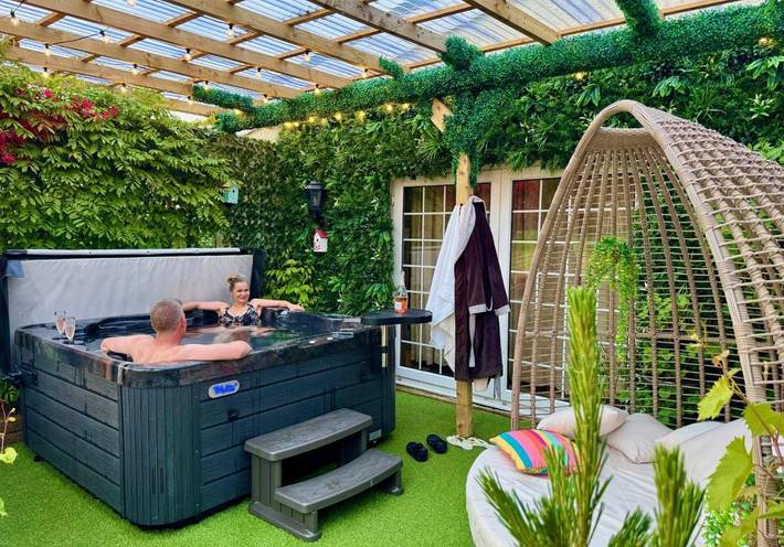 Bed and breakfast for 2 people, with hot tub and garden in Scotland