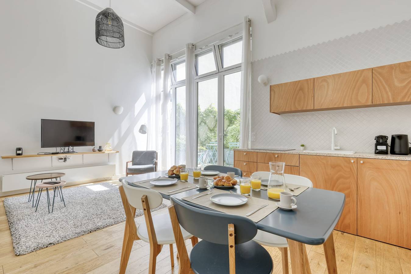 Entire apartment, Haven of Peace in a Secret Courtyard - Montmartre in Paris, Ile de France