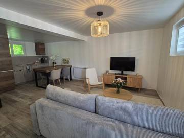 Gîte pour 2 personnes, avec jardin et terrasse à Lissieu