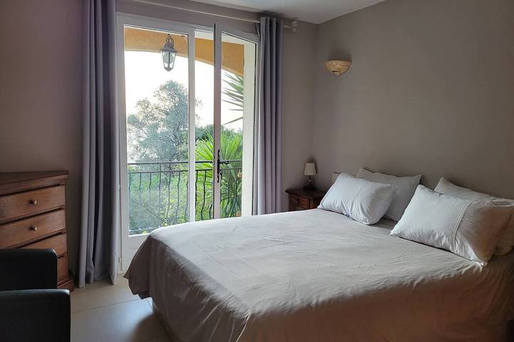 Ganze Wohnung, Family Villa Apt with Pool & Kids’ Garden in La Turbie, Mittelmeerküste (Frankreich)