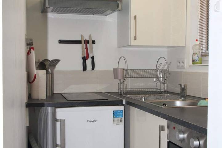 Apartamento entero, Estudio independiente en un edificio tranquilo con patio pequeño. in Vernet-les-Bains, Parque Natural Regional de los Pirineos Catalanes